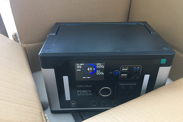 700W محطة طاقة محمولة في الهواء الطلق تغليف لوجستي مثالي